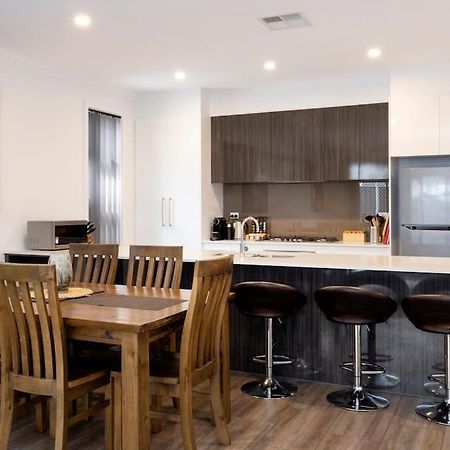 Luxury Home In Christies Beach With King Bed, Nbn, Netflix, 3Bed 2Bath Екстериор снимка