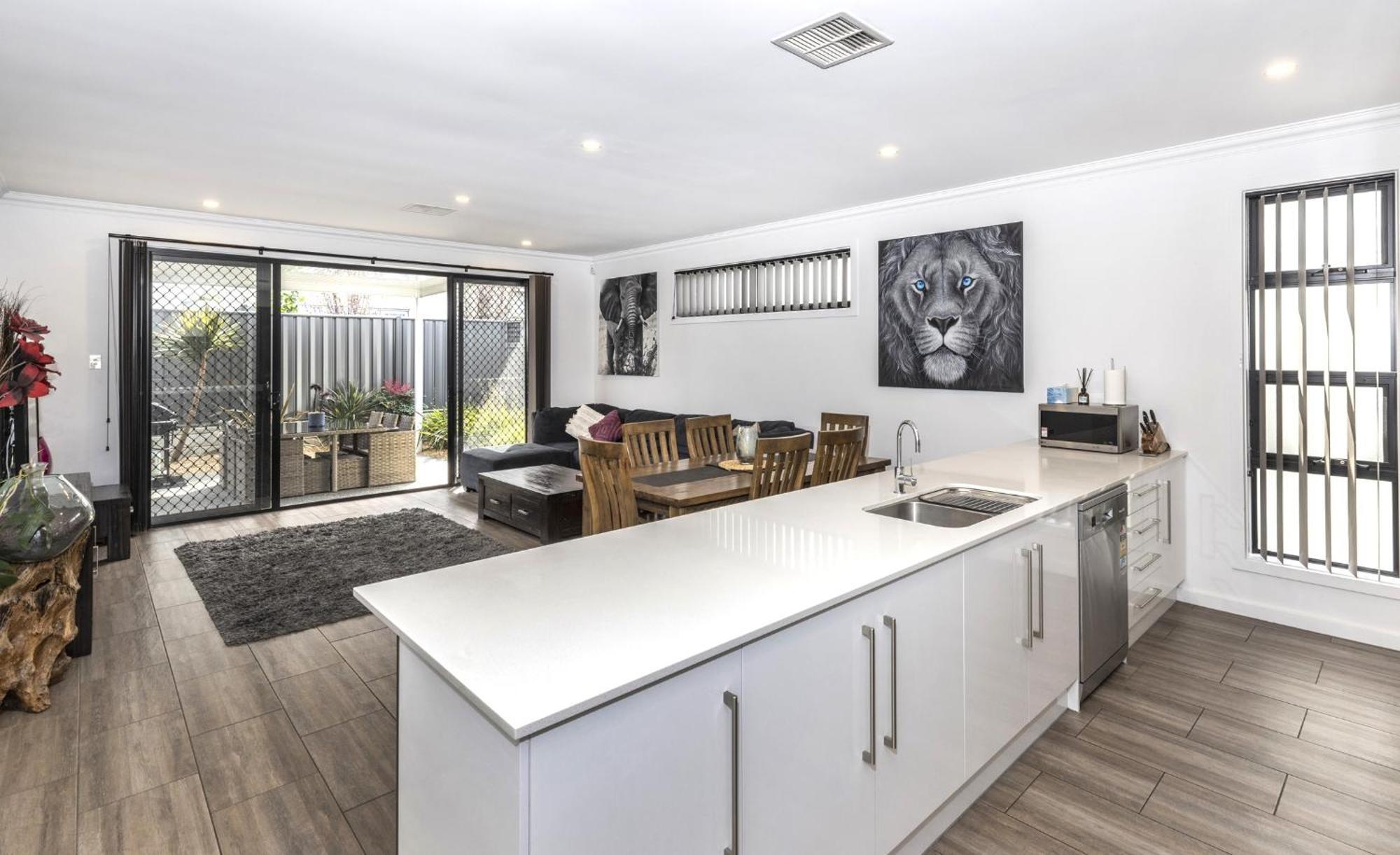 Luxury Home In Christies Beach With King Bed, Nbn, Netflix, 3Bed 2Bath Екстериор снимка