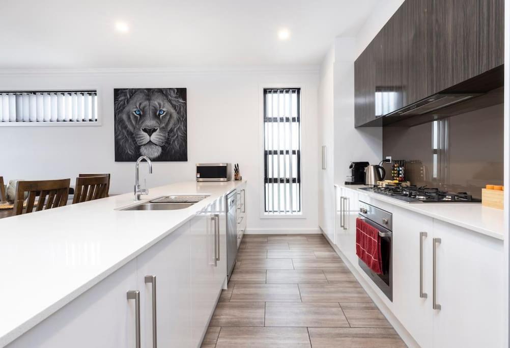 Luxury Home In Christies Beach With King Bed, Nbn, Netflix, 3Bed 2Bath Екстериор снимка