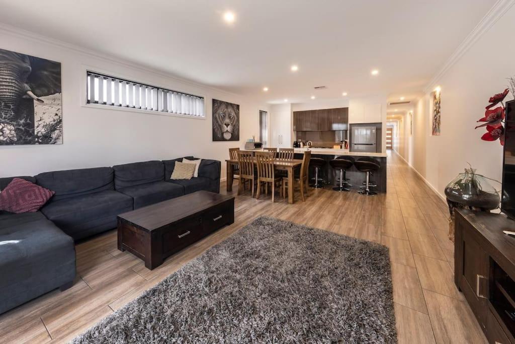 Luxury Home In Christies Beach With King Bed, Nbn, Netflix, 3Bed 2Bath Екстериор снимка